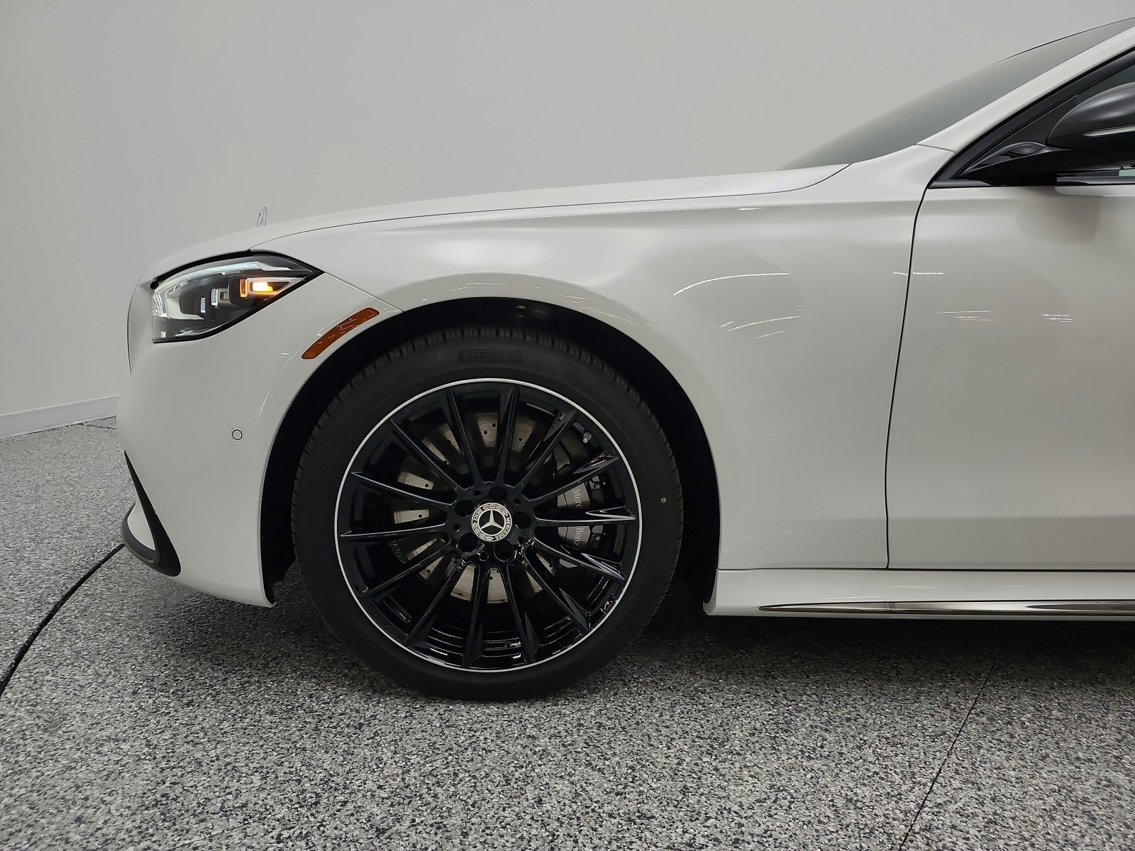 New 2026 MANUFAKTUR Moonlight White Metallic Mercedes-Benz S 500 image 15