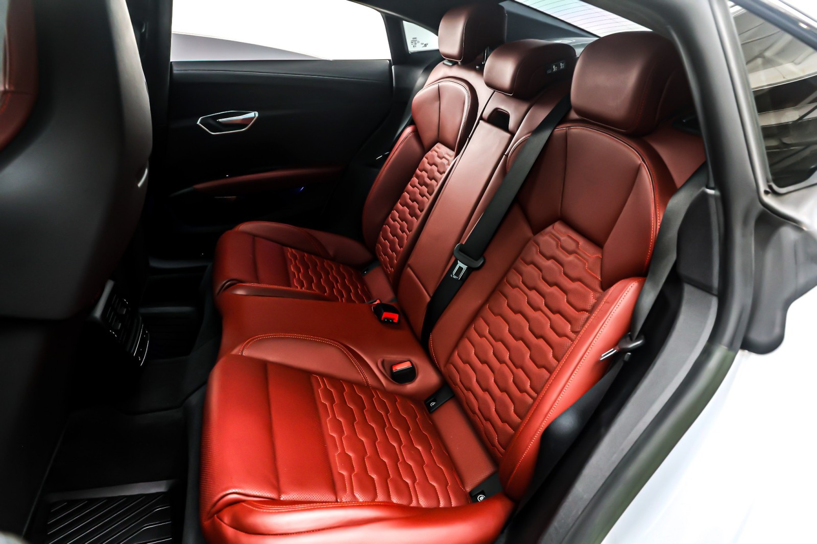 Used 2024 Suzuka Gray Metallic Audi quattro image 9