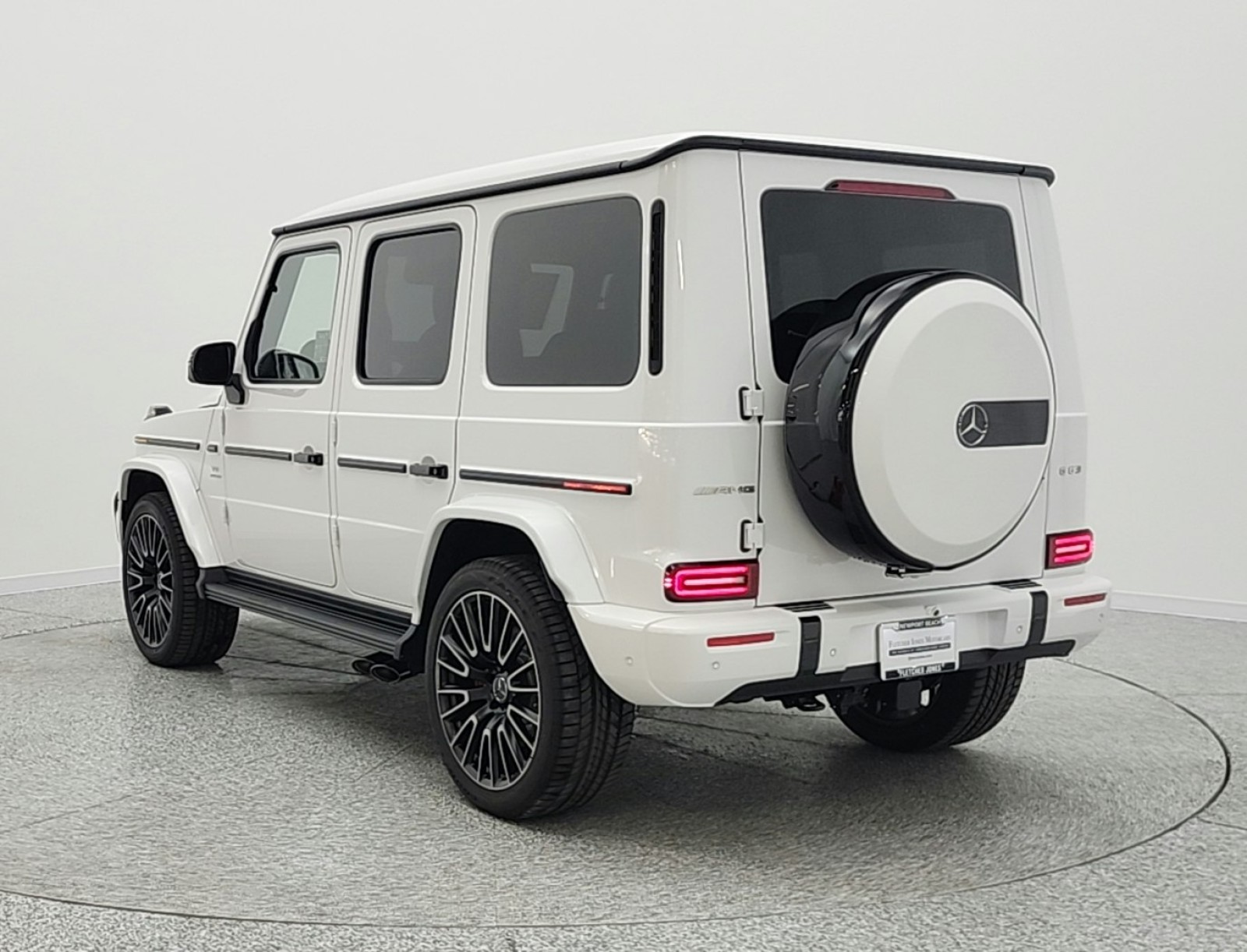 New 2026 MANUFAKTUR Moonlight White Metallic Mercedes-Benz AMG® G 63 SUV image 6
