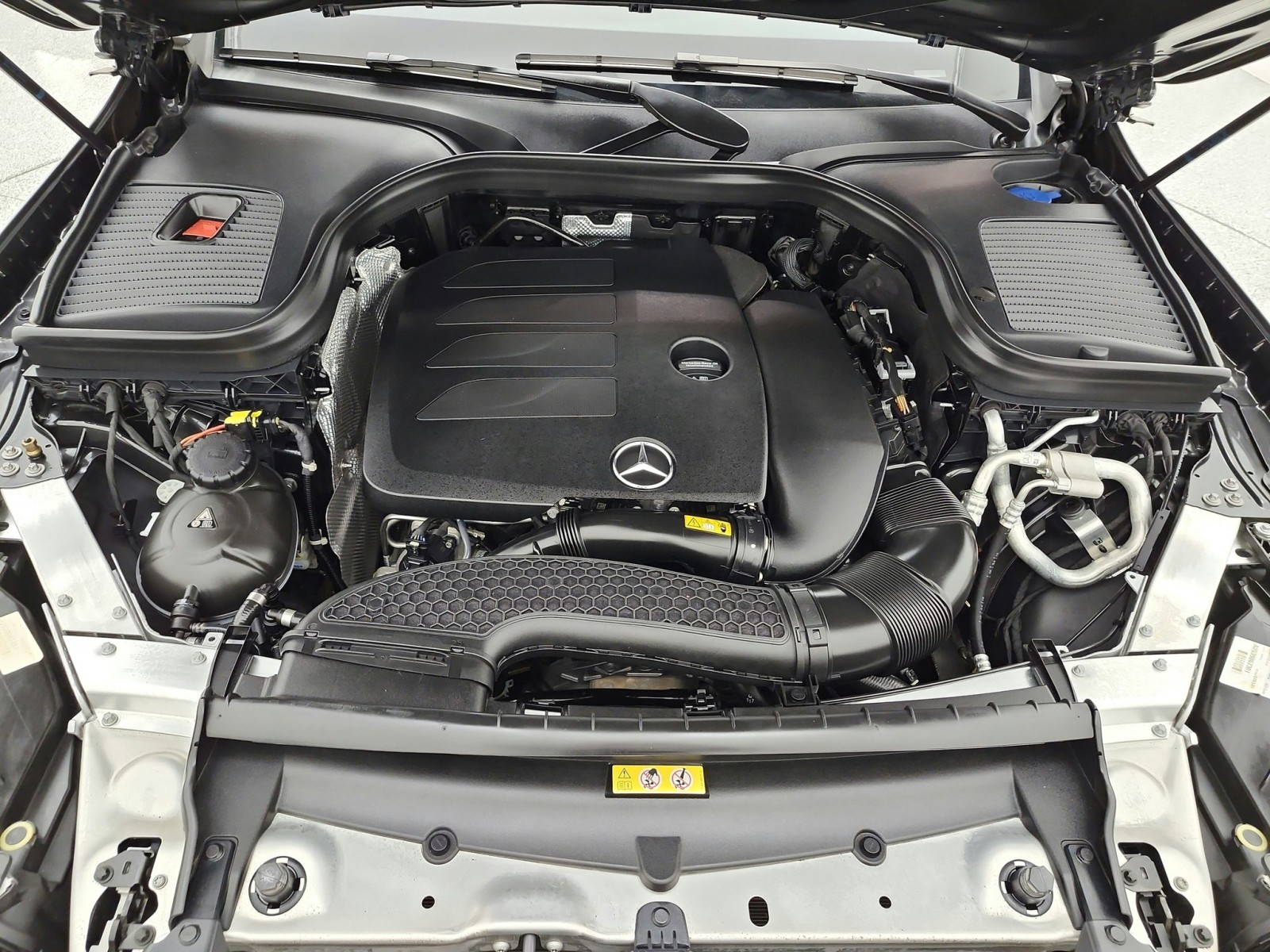Used 2020 Graphite Grey Metallic Mercedes-Benz GLC 300 4MATIC® Coupe image 17