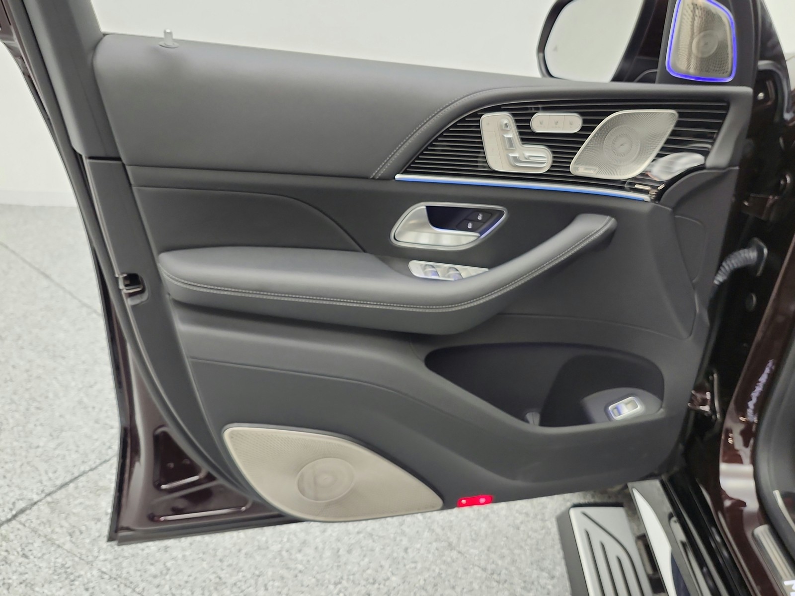 Certified Used 2024 Obsidian Black/Rubelite Red Mercedes-Benz Maybach GLS 600 4MATIC® SUV image 15