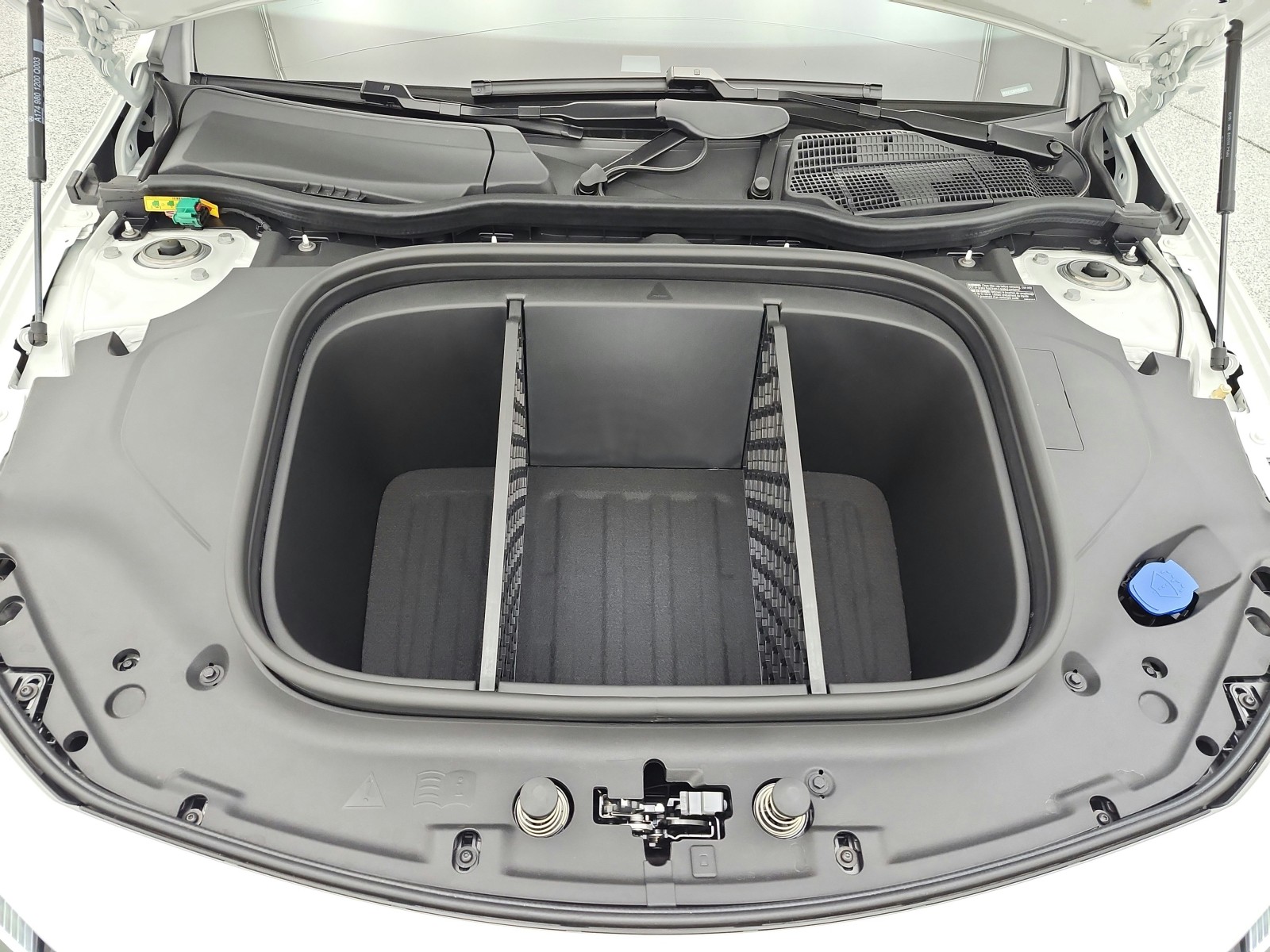 New 2027 Polar White Mercedes-Benz CLA 250+ Electric RWD image 12