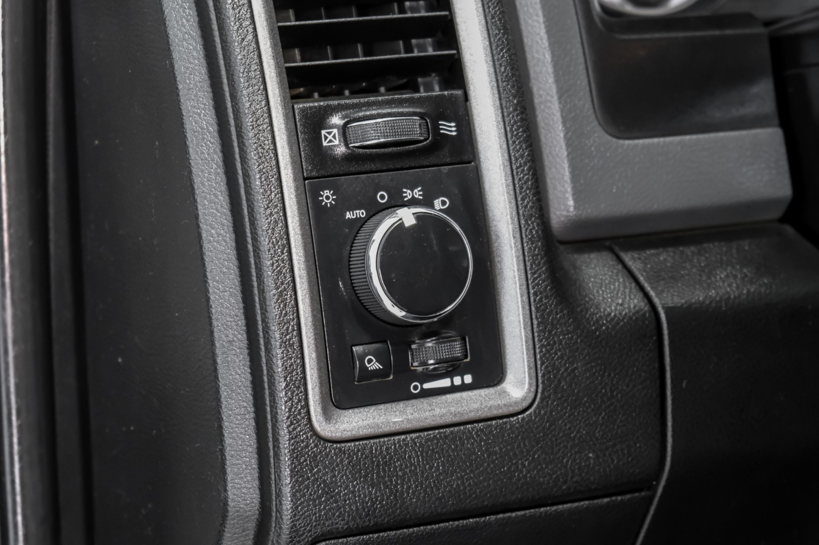 2015 Ram 1500 TRADESMAN CREW CAB 4WD AUTOMATIC CRUISE CONTROL TO 29
