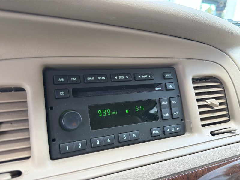 2007 Mercury Grand Marquis LS LOW MILES 52,599 1 OWNER in ,