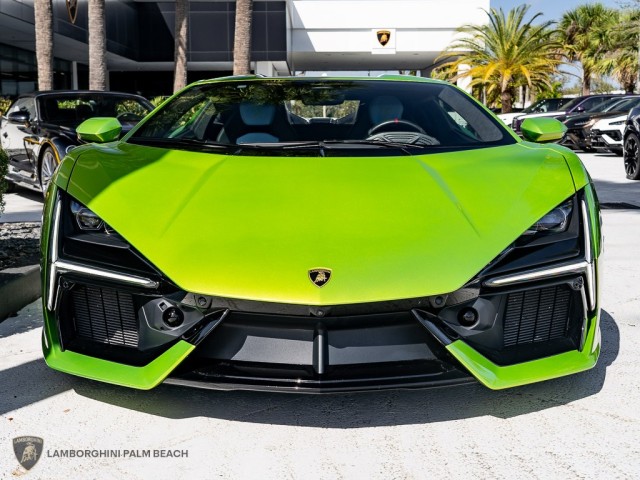 Lamborghini Revuelto