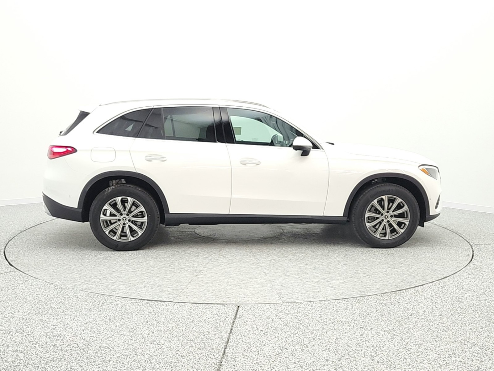 New 2026 Polar White Mercedes-Benz GLC 300 image 4