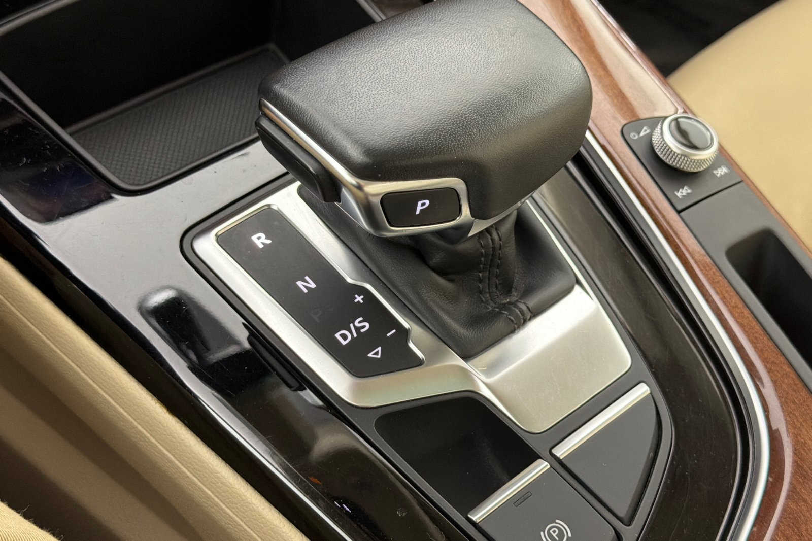 Used 2022 Ibis White Audi Premium 40 TFSI quattro image 19