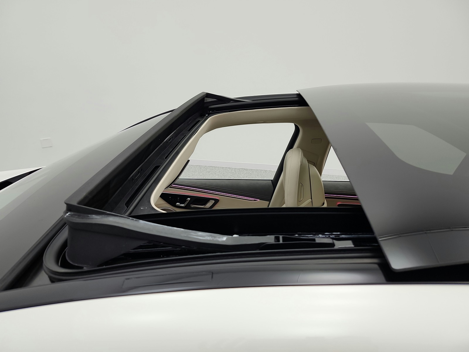 Certified Used 2023 MANUFAKTUR Diamond White Mercedes-Benz EQS 450+ SUV image 11