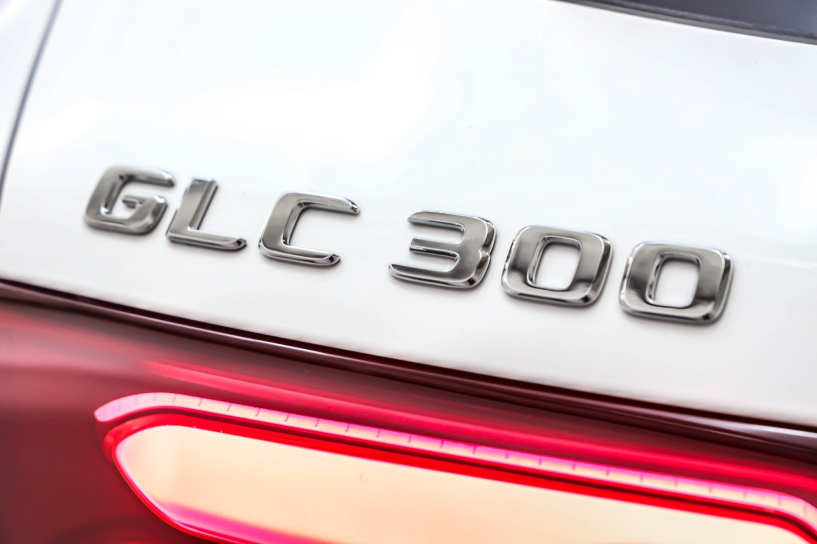 New 2026 Polar White Mercedes-Benz GLC 300 image 9