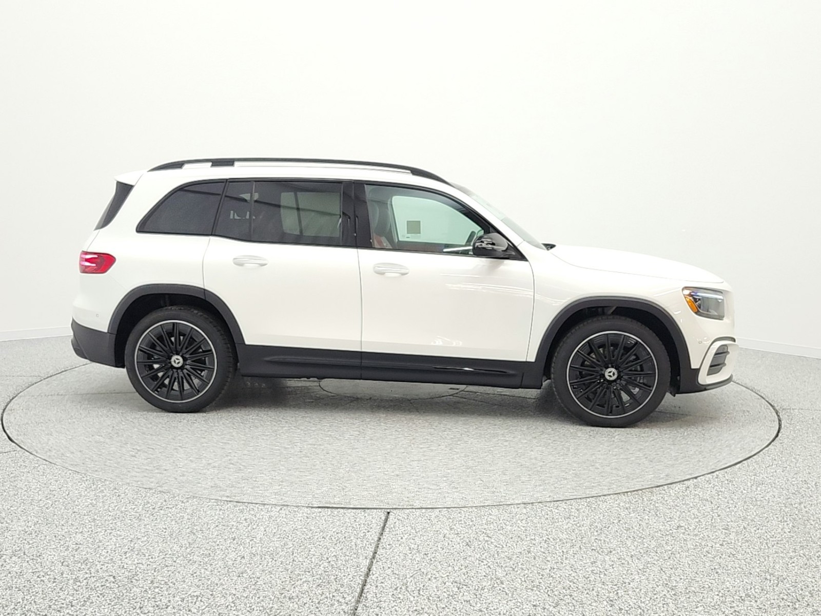 New 2026 Polar White Mercedes-Benz GLB 250 SUV image 4