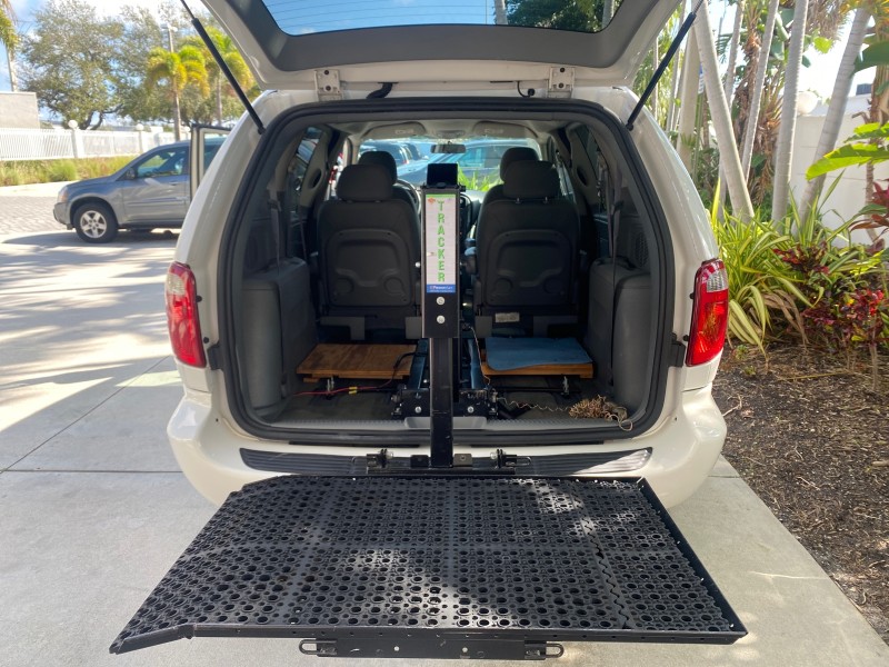 2006 Dodge Caravan SXT LOW MILES 28,367 1 OWNER HANDICAP LIFT in , 