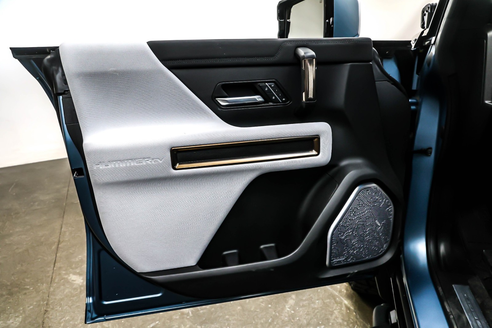 Used 2024 Neptune Blue Matte GMC e4WD Crew Cab 3X image 20