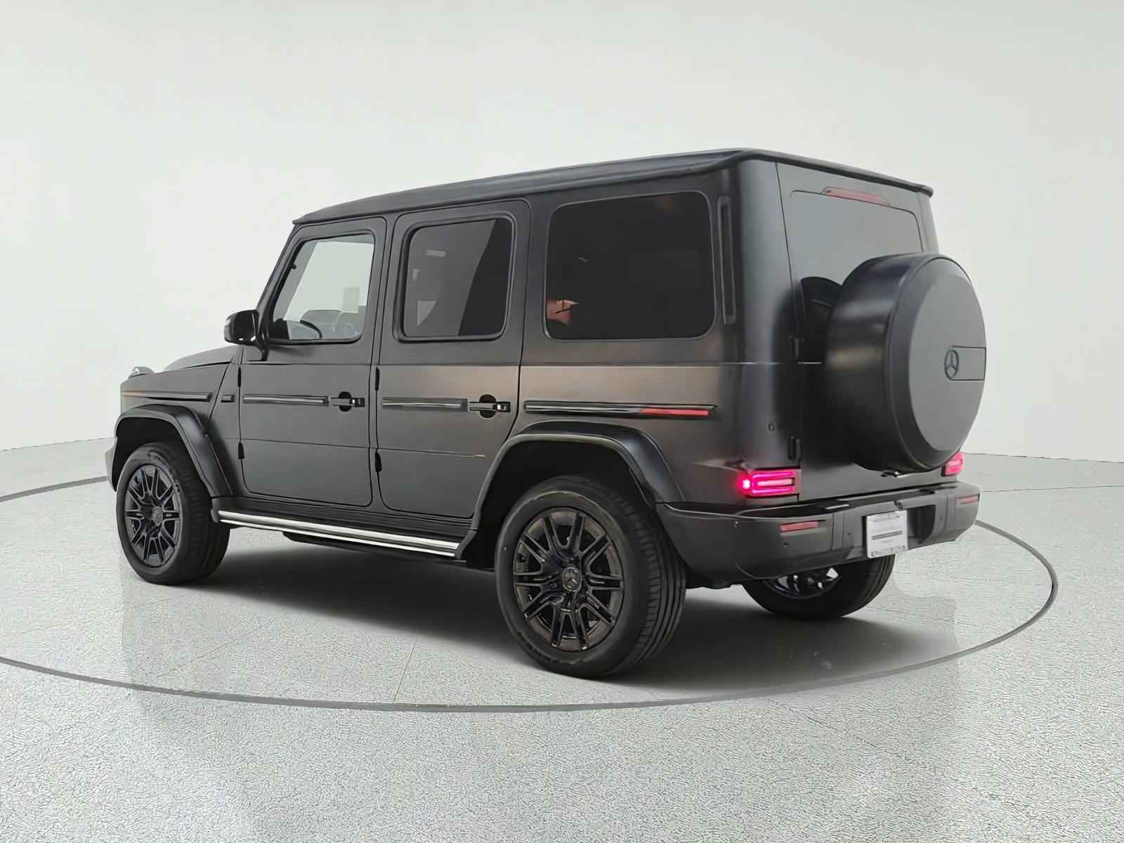 New 2027 MANUFAKTUR Night Black magno Mercedes-Benz G 580e SUV image 7