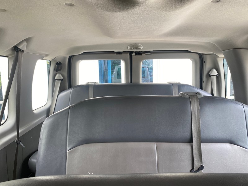 2008 Ford Econoline Wagon XLT 15 PASSENGERS E350 CLEAN in , 