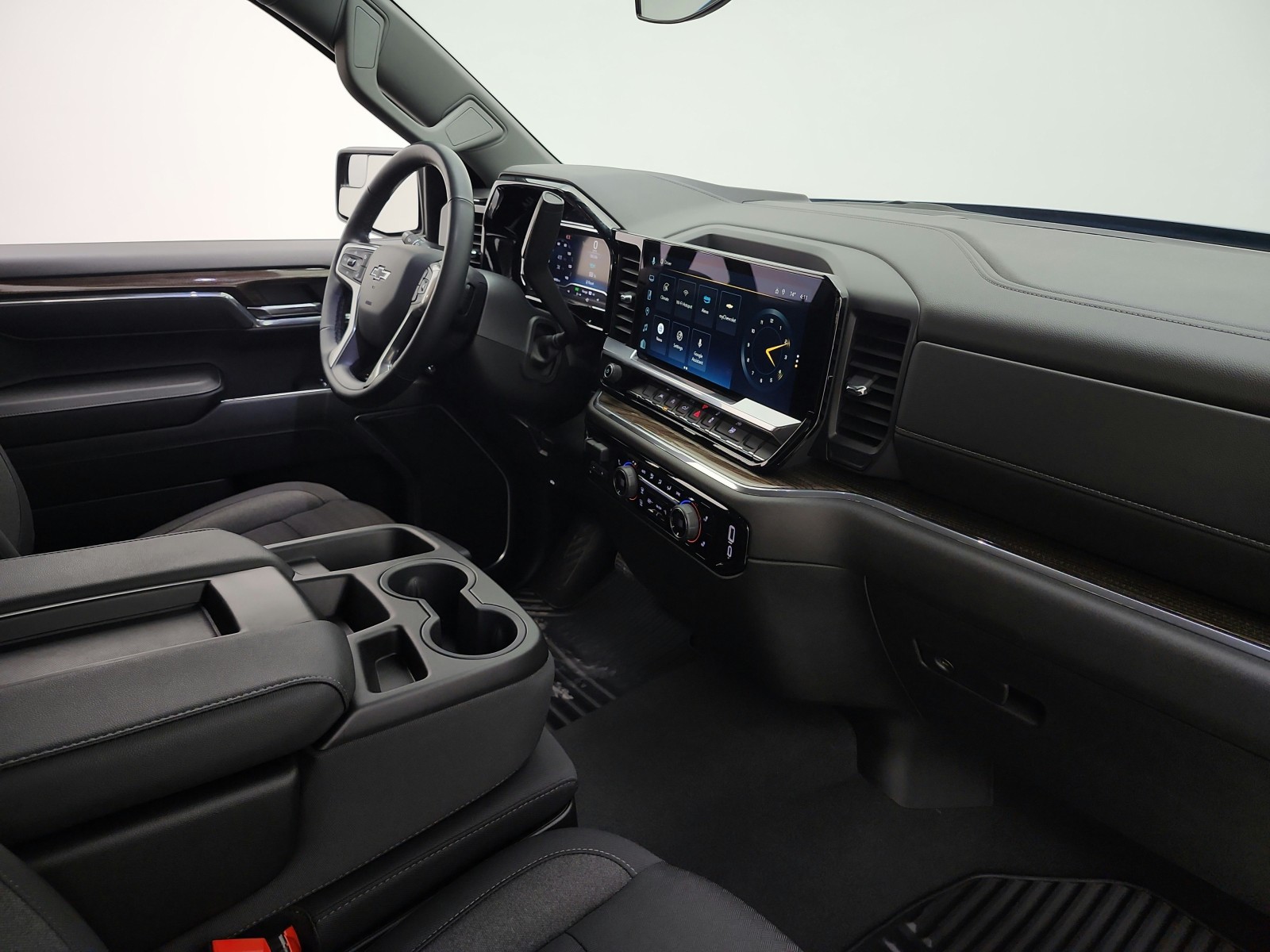 Used 2024 Lakeshore Blue Metallic Chevrolet 2WD Crew Cab 147 RST image 17