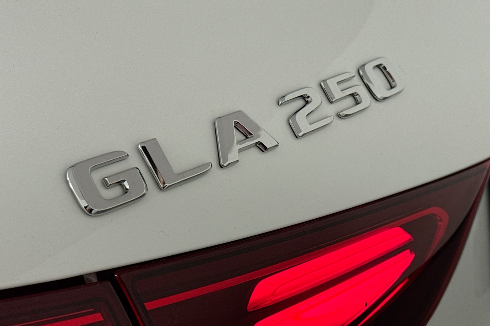 New 2026 Polar White Mercedes-Benz GLA 250 SUV image 8