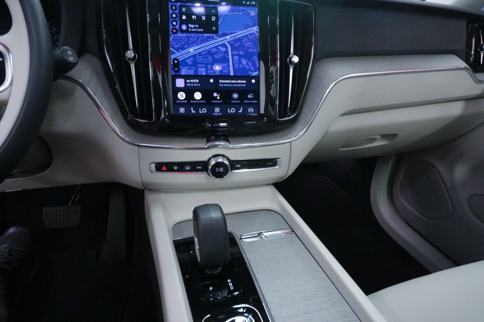 Used Car 2023 Volvo Xc60  Plus Bright Theme For Sale Under $40,000 In Austin, Texas