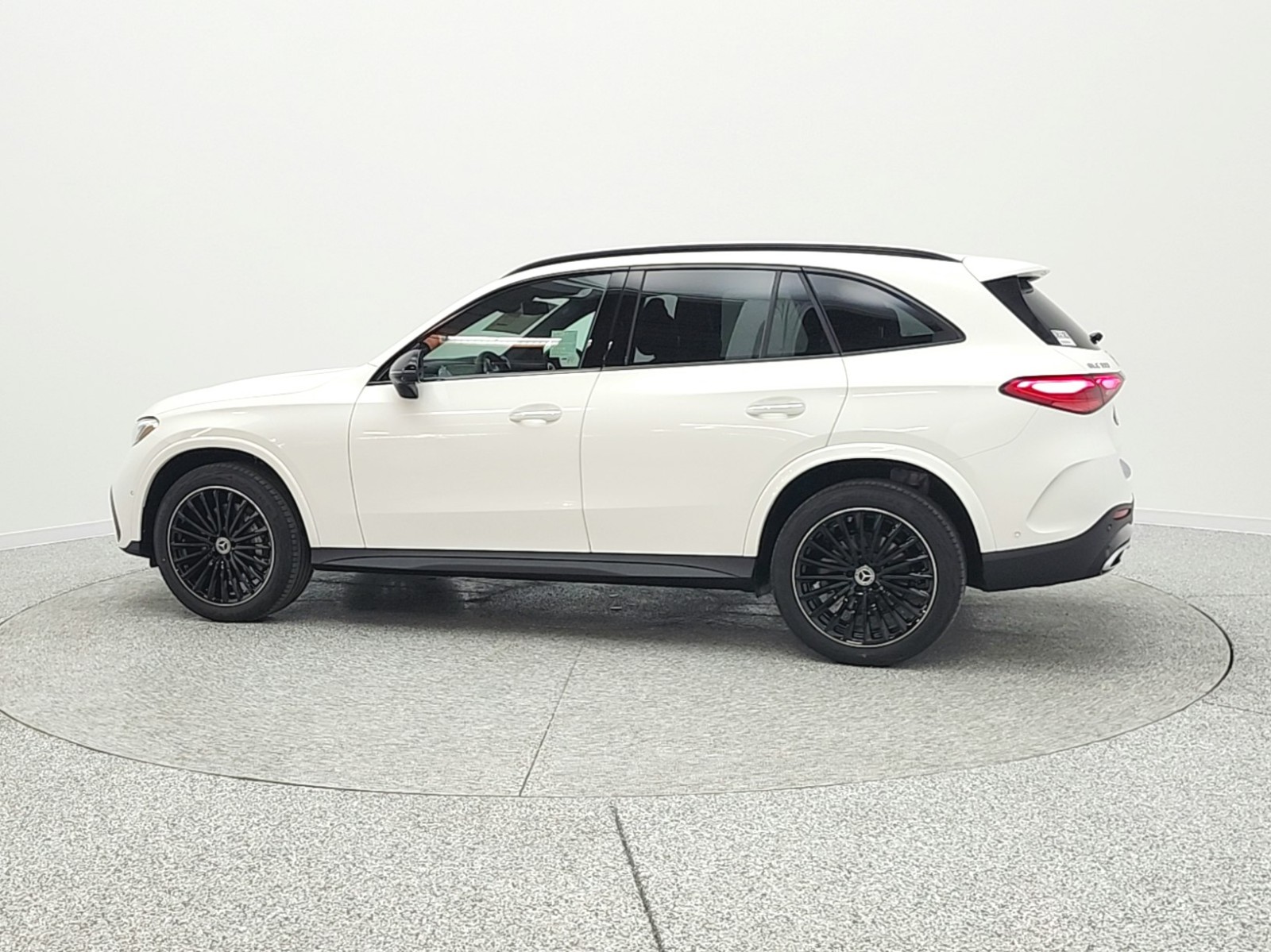 New 2026 Polar White Mercedes-Benz GLC 300 SUV image 8
