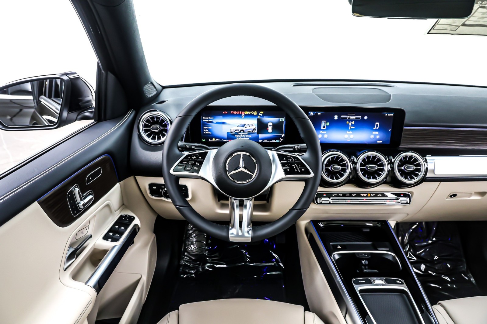 New 2026 Night Black Mercedes-Benz GLB 250 image 4