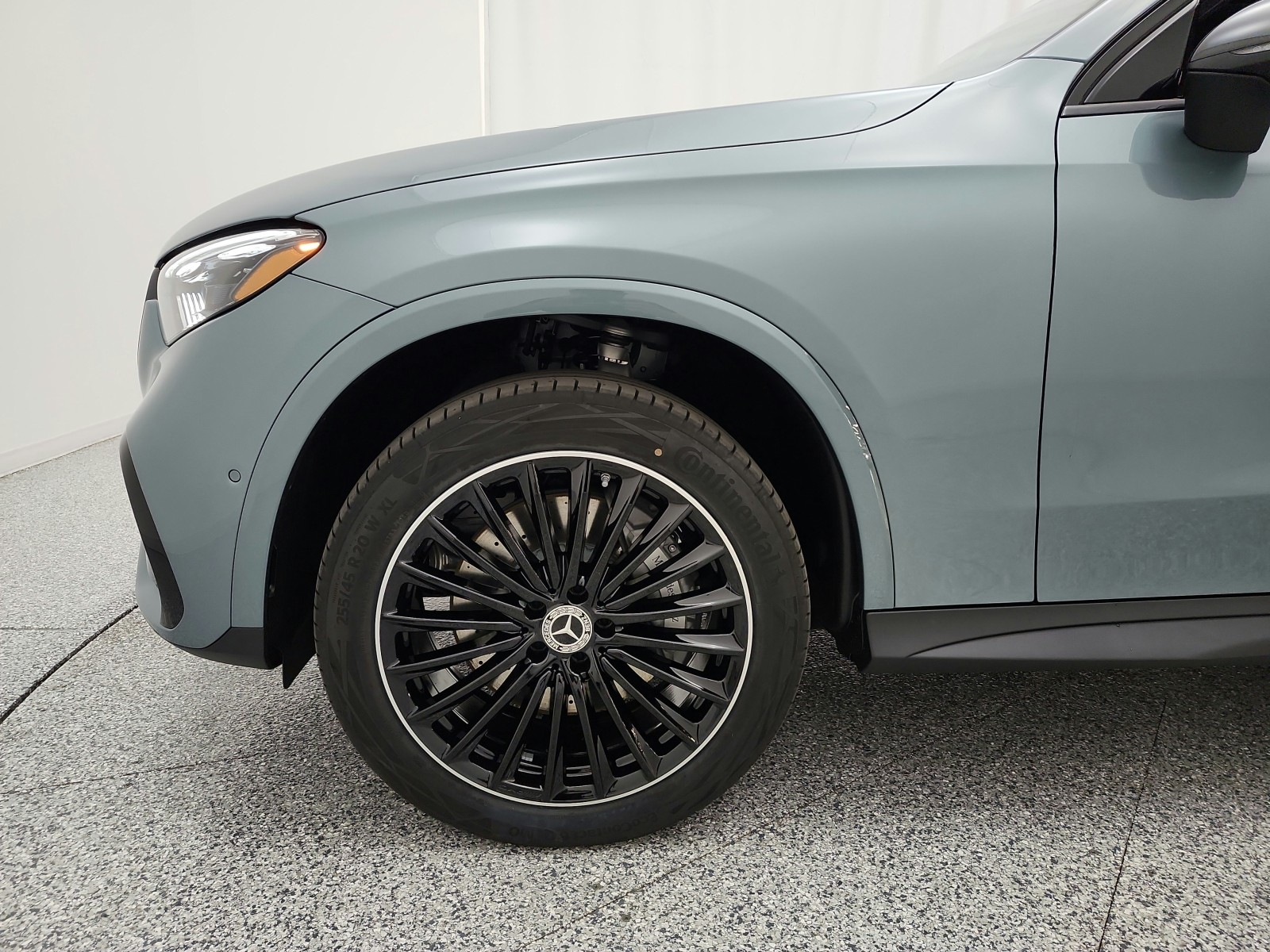 New 2027 Verde Silver Metallic Mercedes-Benz GLC 300 4MATIC® Coupe image 13