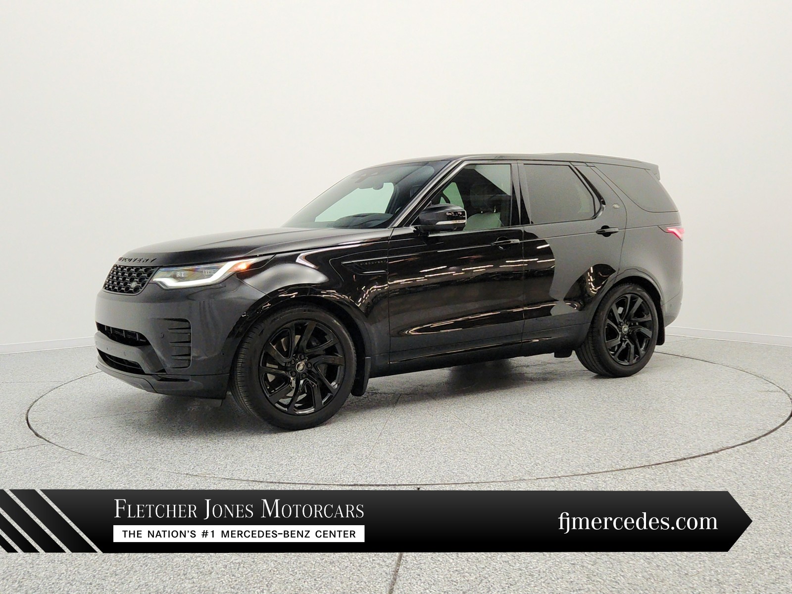 Santorini Black Metallic 2024 Land Rover Discovery P360 Dynamic SE AWD SUV / Crossover All-Wheel Drive Automatic