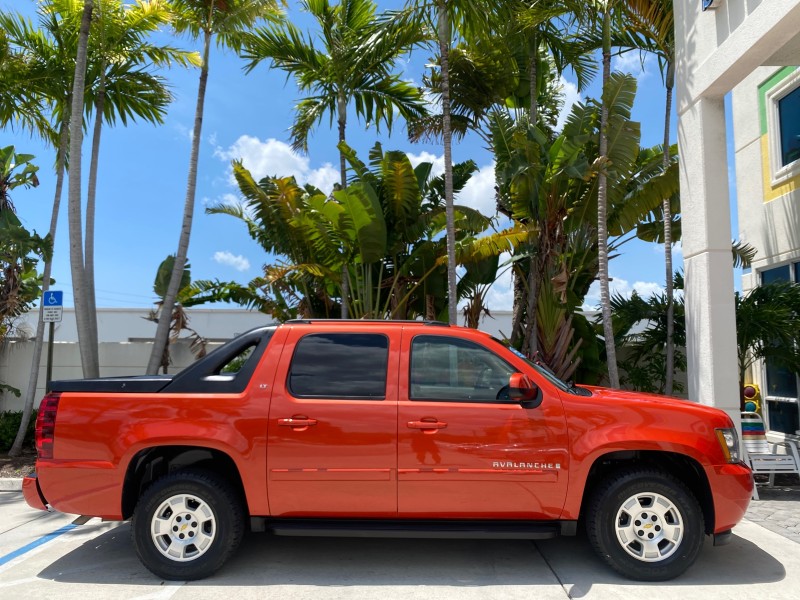 2009 Chevrolet Avalanche LT PU LOW MILES 58,696 in ,
