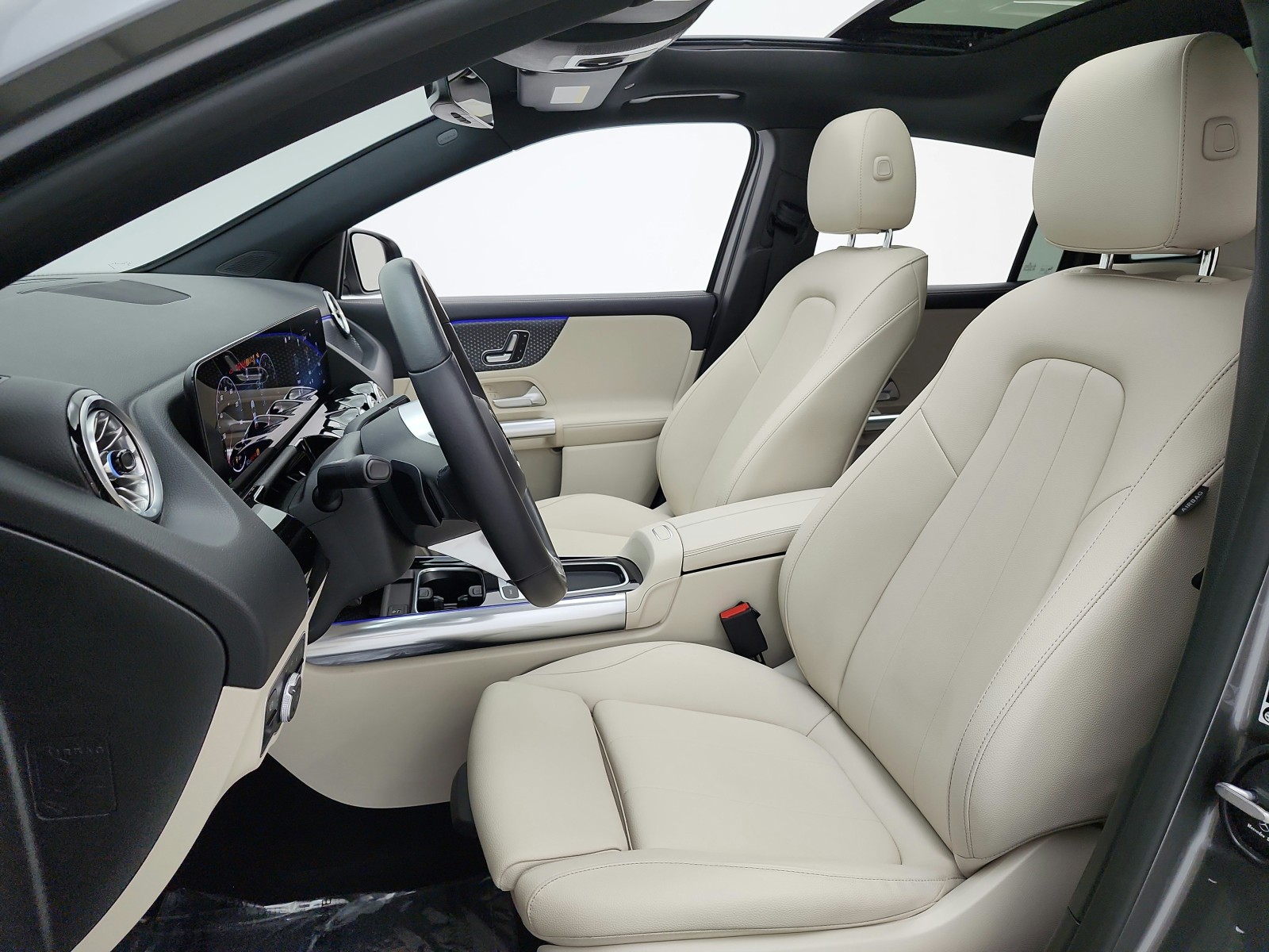 Used 2025 Mountain Grey Metallic Mercedes-Benz GLA 250 SUV image 13