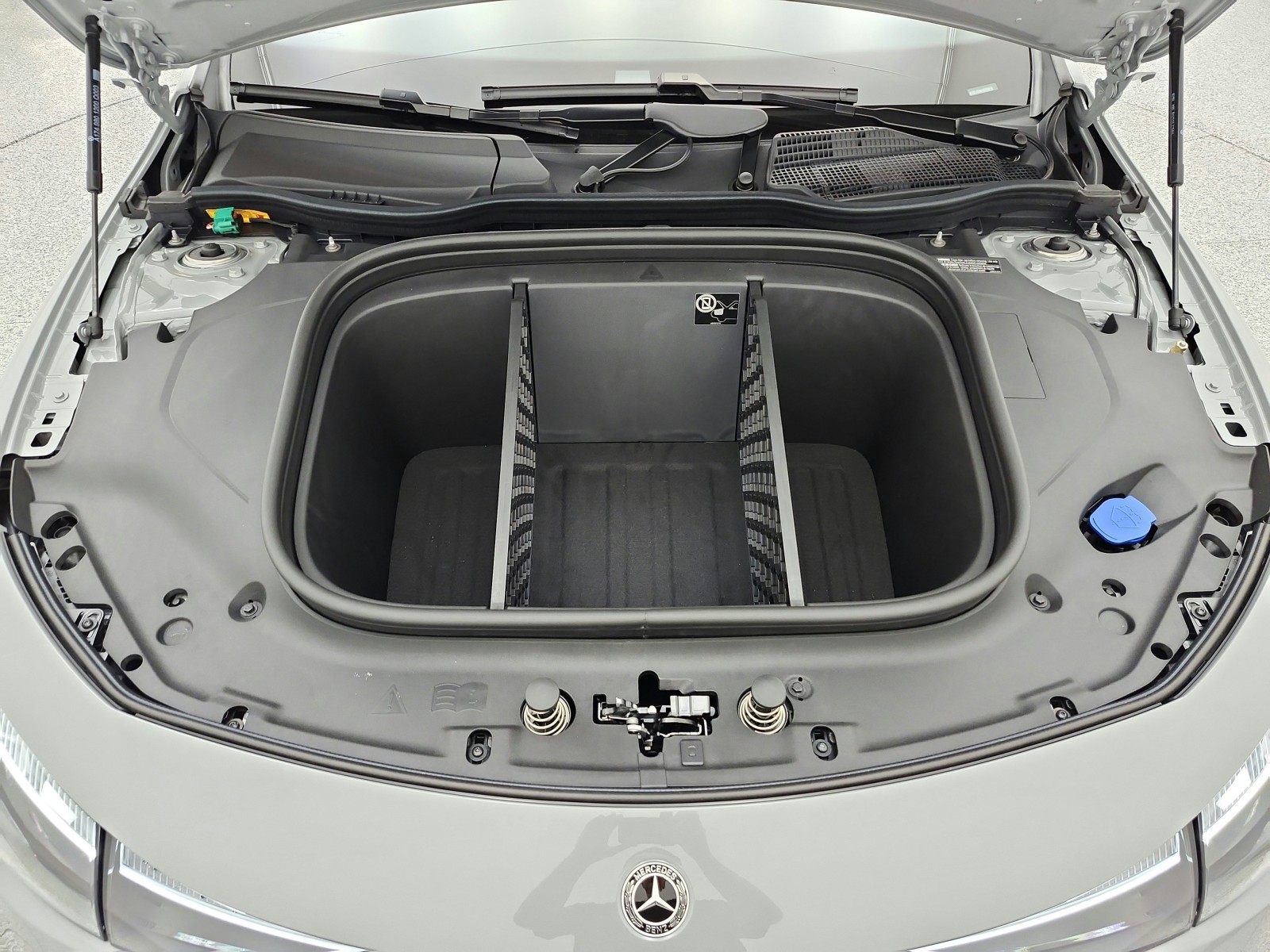 New 2027 MANUFAKTUR Alpine Grey Mercedes-Benz CLA 350 Electric 4MATIC® image 12