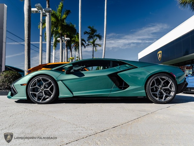 Lamborghini Revuelto