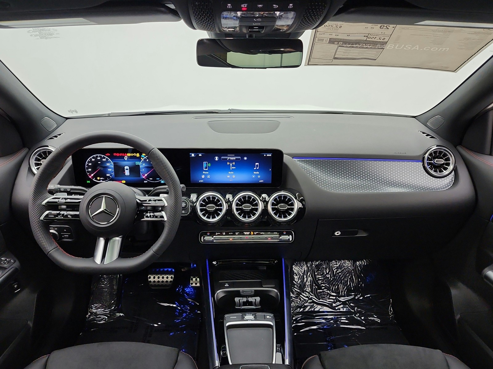 New 2026 Polar White Mercedes-Benz GLA 250 image 18