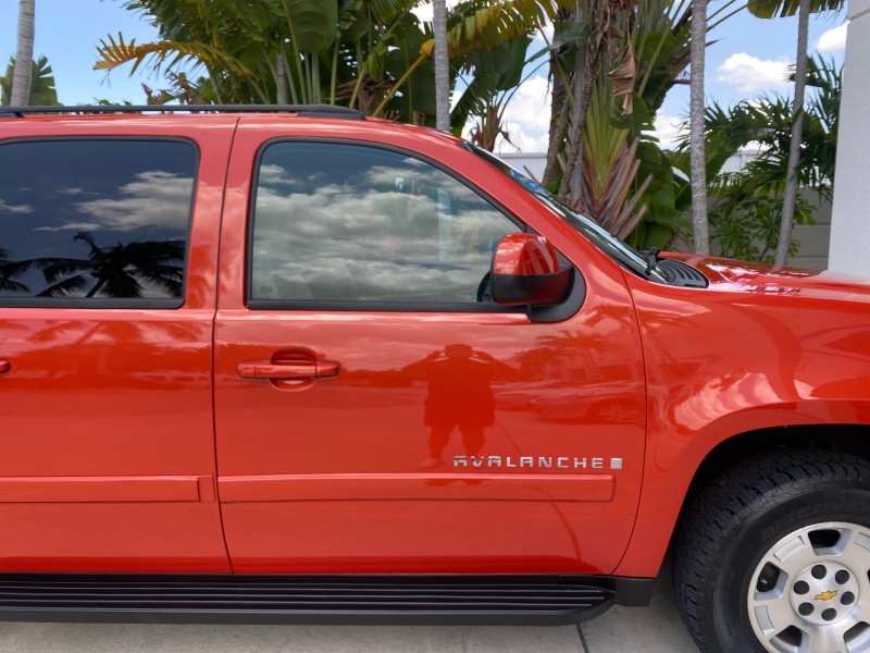 2009 Chevrolet Avalanche LT PU LOW MILES 58,696 in ,