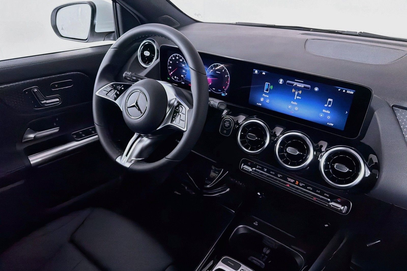 New 2026 Polar White Mercedes-Benz GLA 250 SUV image 15