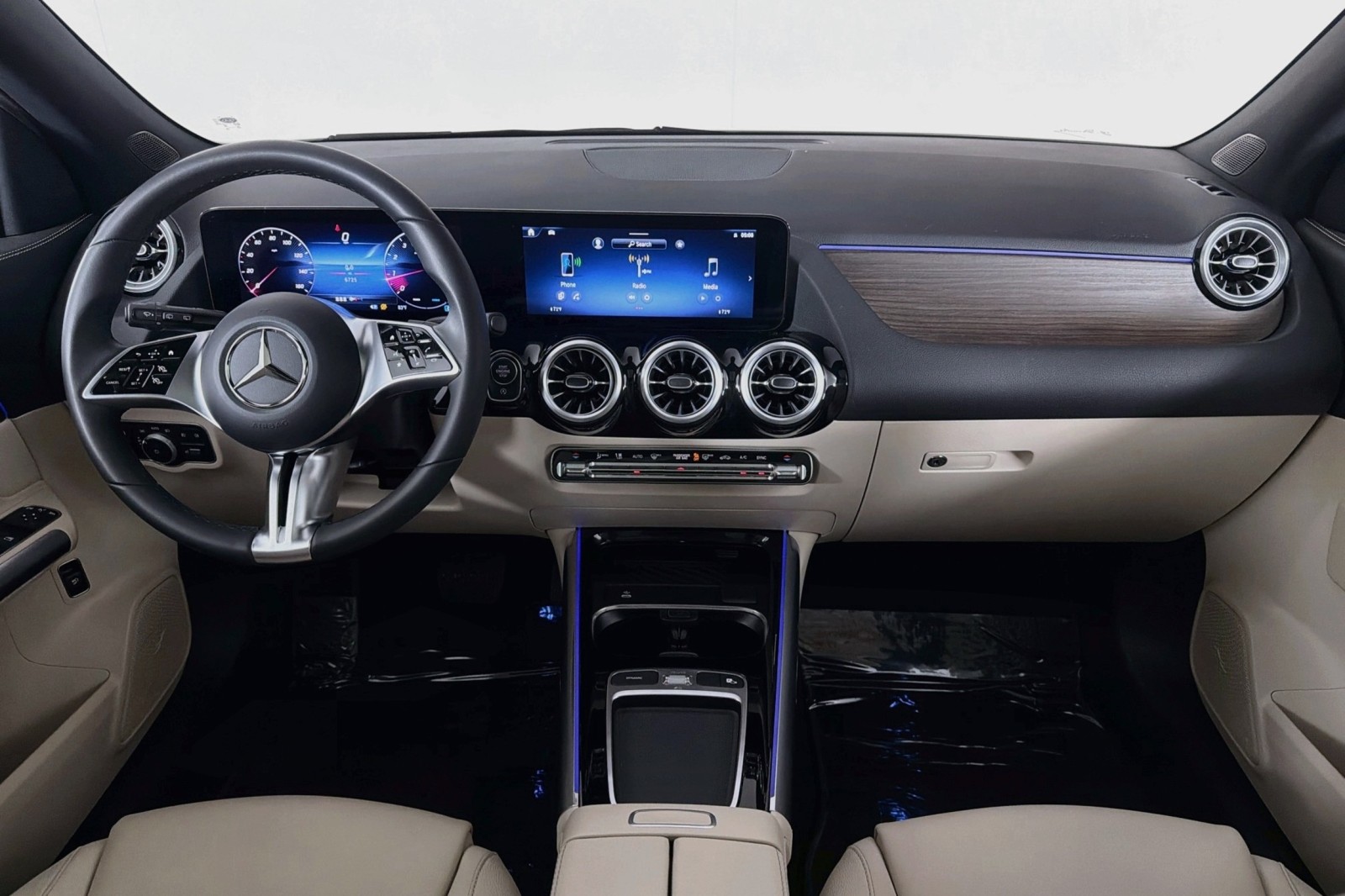 Certified Used 2026 Polar White Mercedes-Benz GLA 250 image 6