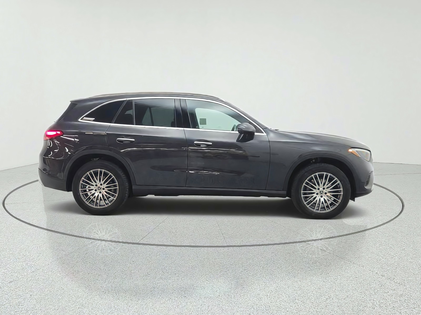 New 2026 Graphite Grey Metallic Mercedes-Benz GLC 300 SUV image 4