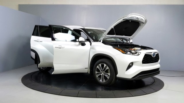 2022 Toyota Highlander Hybrid XLE 9