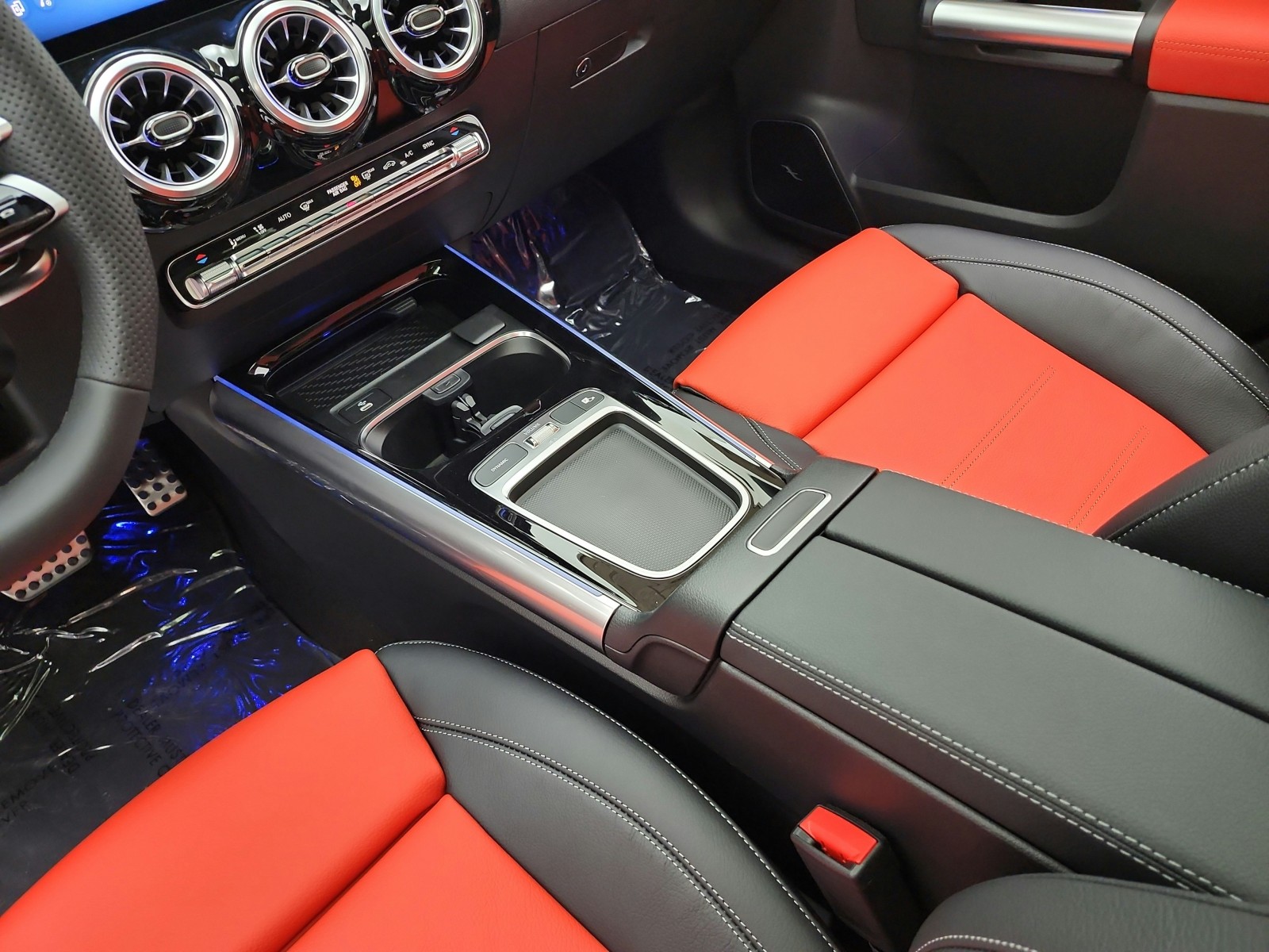 New 2026 Mountain Grey Metallic Mercedes-Benz AMG® GLA 35 4MATIC SUV image 10