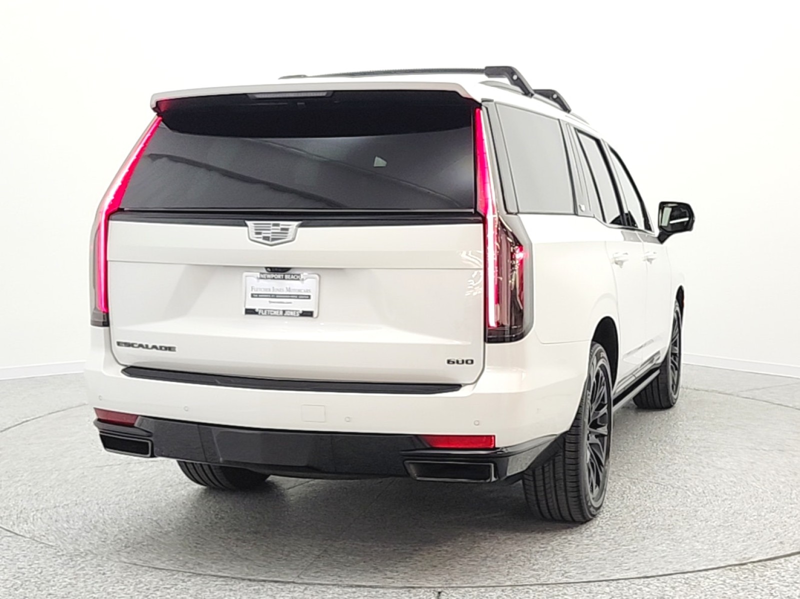 Used 2022 Crystal White Tricoat Cadillac 4WD 4dr Sport Platinum image 5