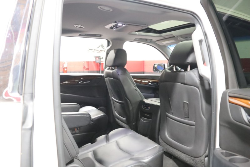 2015 Cadillac Escalade ESV Luxury 4WD 4dr SUV in , 