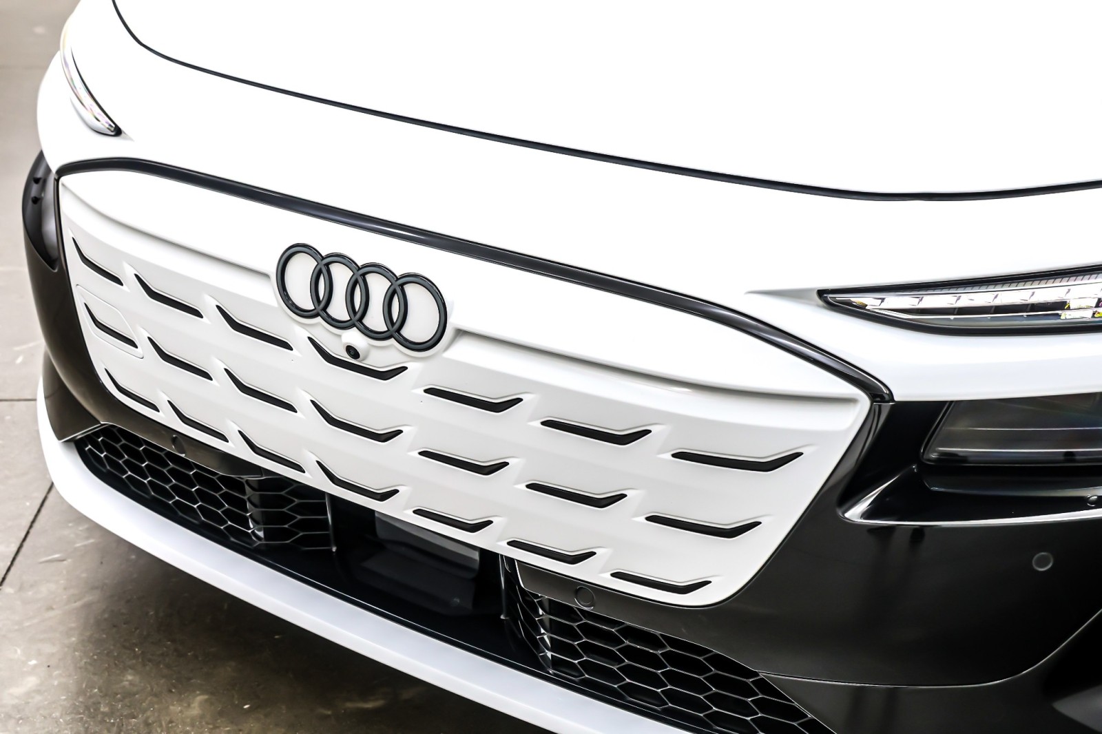 Used 2025 Glacier White Metallic Audi Premium Plus quattro image 14