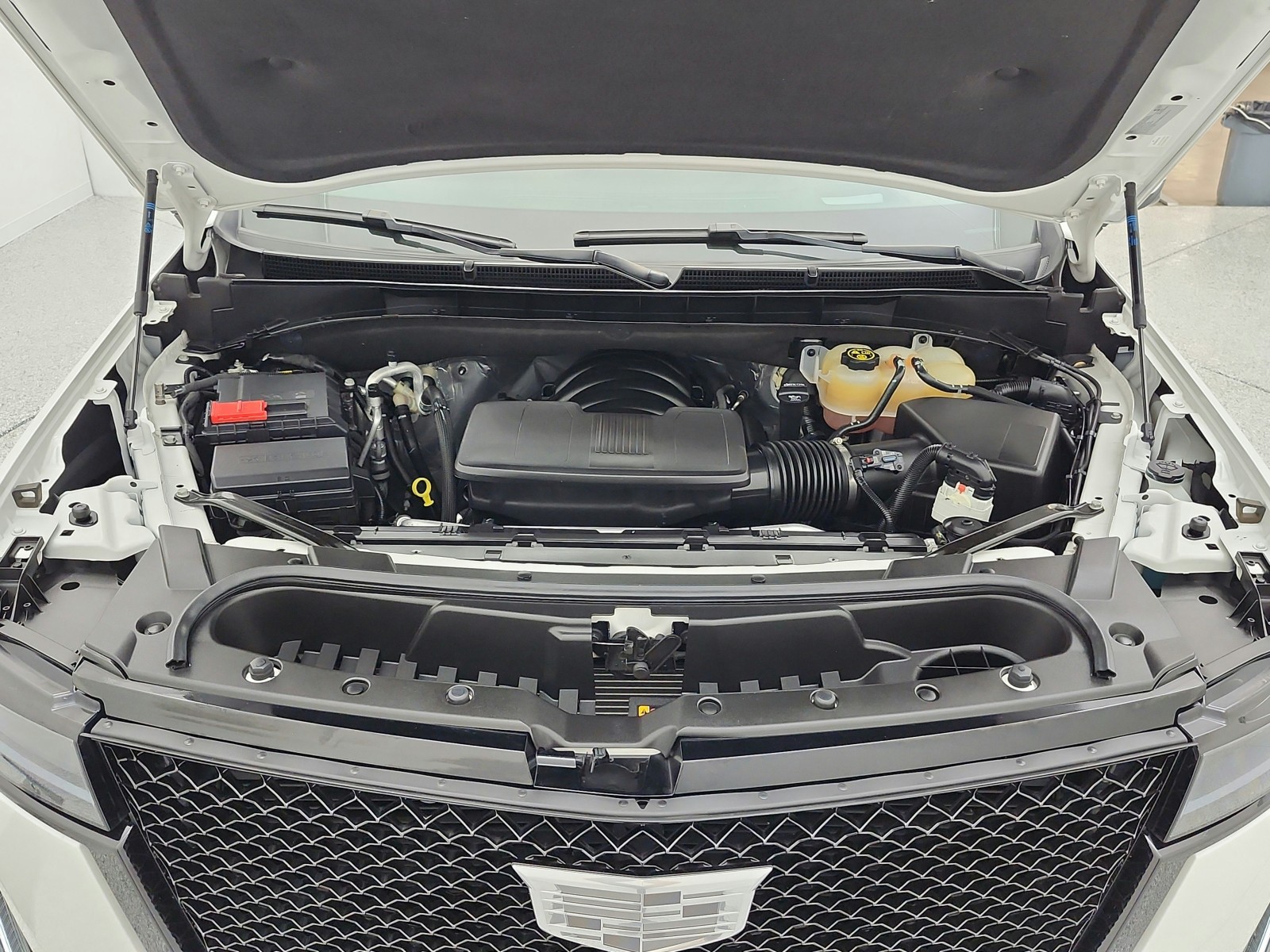 Used 2022 Crystal White Tricoat Cadillac 4WD 4dr Sport Platinum image 16