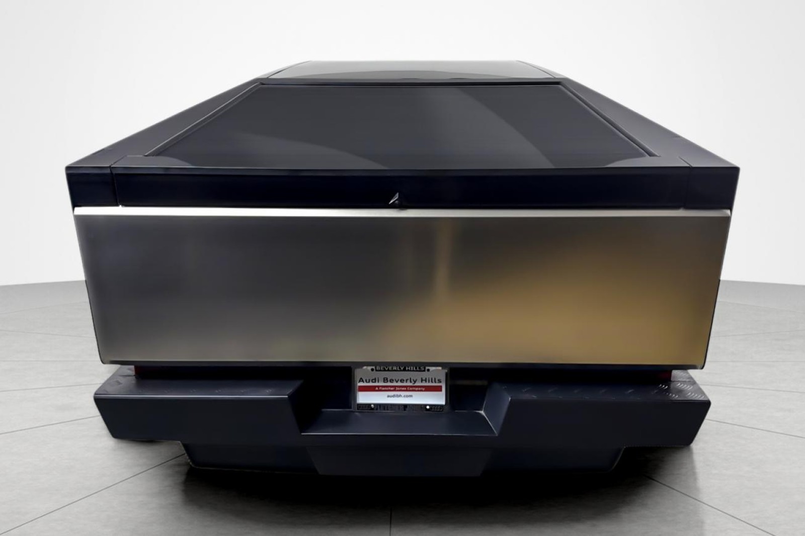 Used 2025 GRAY Tesla AWD image 4