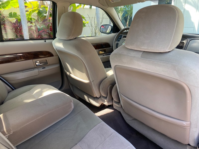 2005 Mercury Grand Marquis GS LOW MILES 49,348 in , 