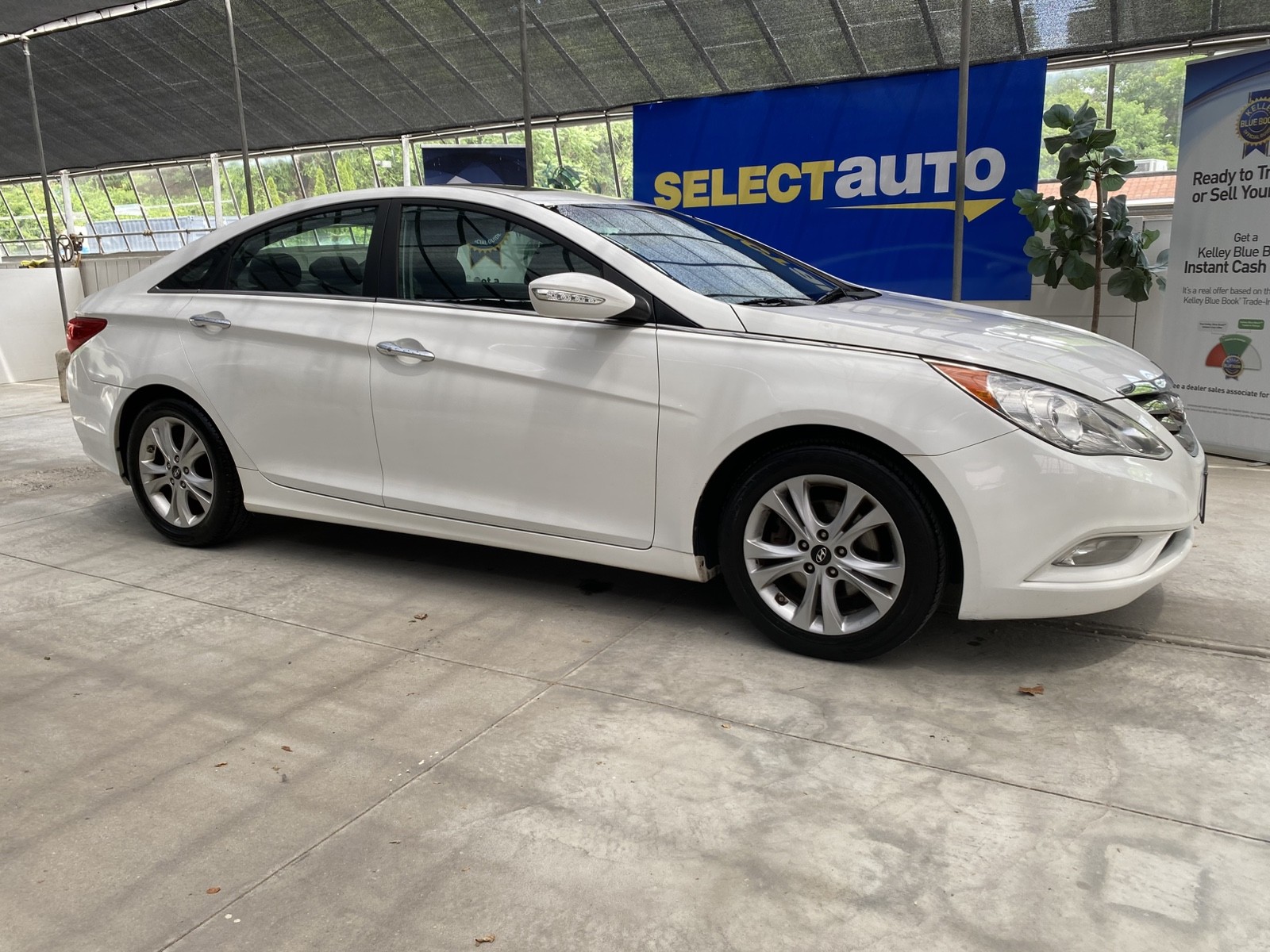2011 Hyundai Sonata Middle level