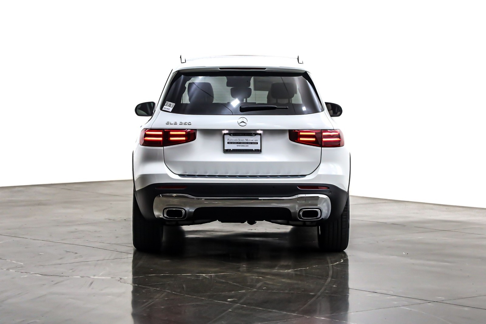 New 2026 Polar White Mercedes-Benz GLB 250 image 3