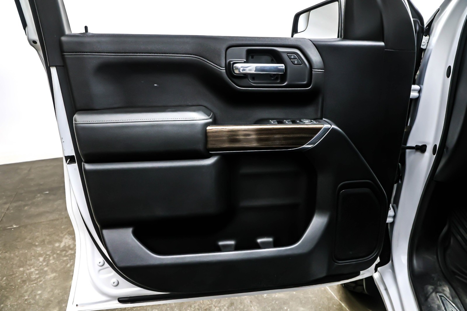 Used 2020 Summit White Chevrolet 4WD Double Cab 147 LT image 20