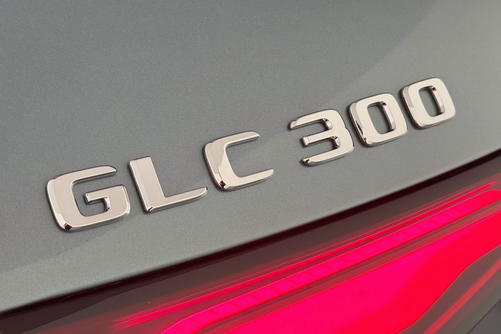 New 2027 Verde Silver Metallic Mercedes-Benz GLC 300 SUV image 8