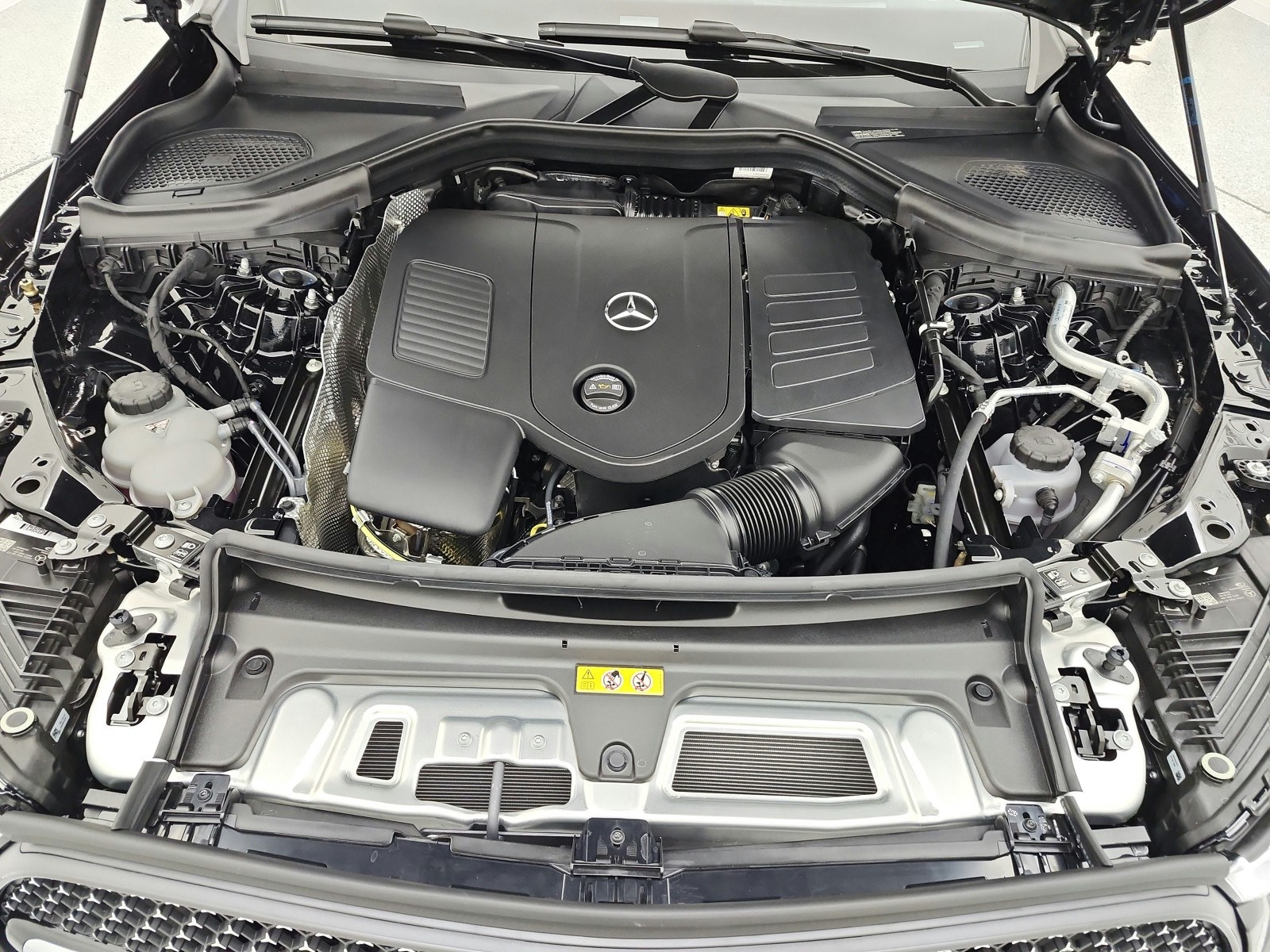 New 2026 Black Mercedes-Benz GLC 300 image 13