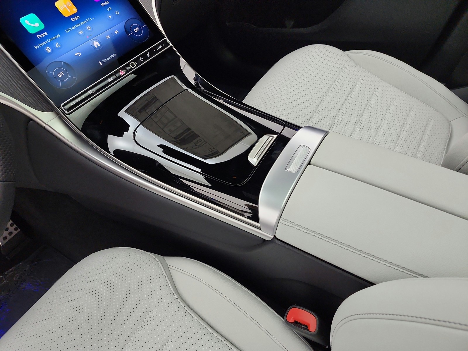 New 2027 Verde Silver Metallic Mercedes-Benz GLC 300 SUV image 10