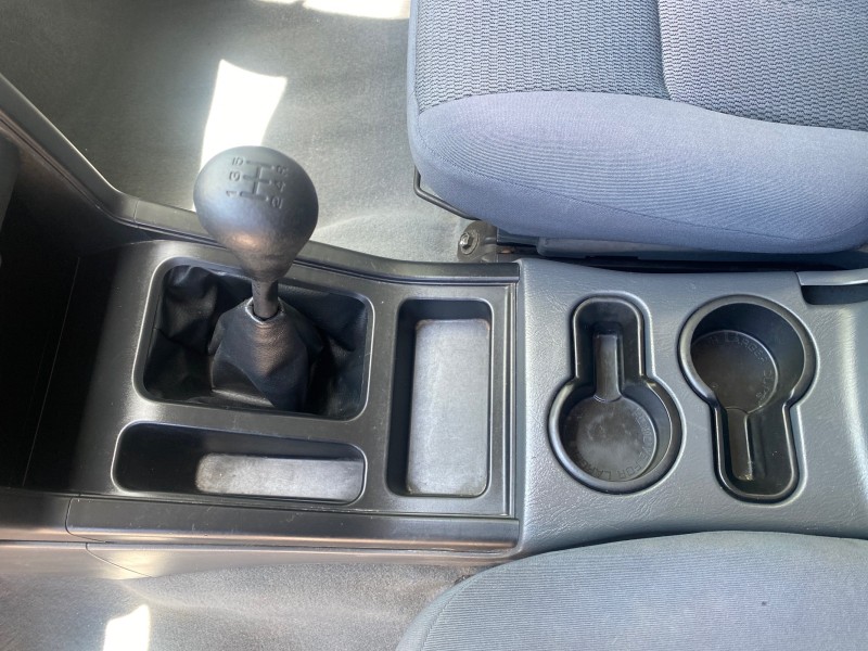 2002 Nissan Frontier 2WD XE XCAB 5 SPD AC 4 CYL in ,