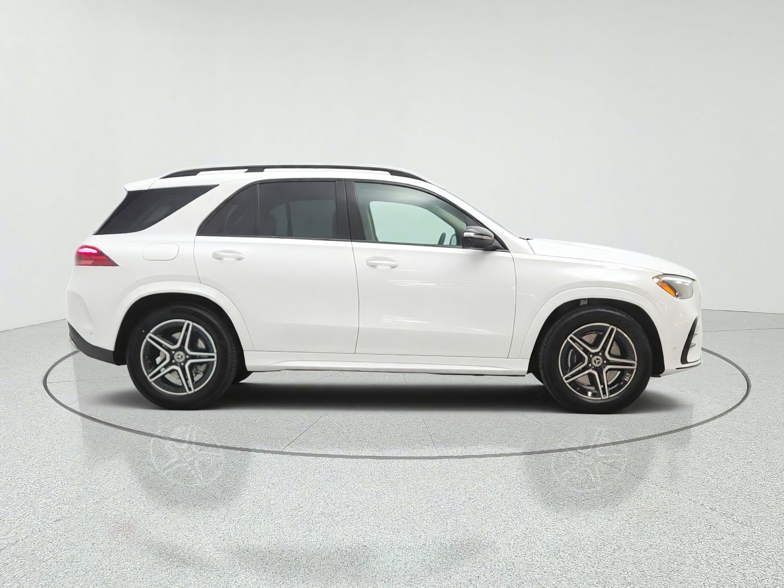 New 2026 Polar White Mercedes-Benz GLE 450 4MATIC® SUV image 4